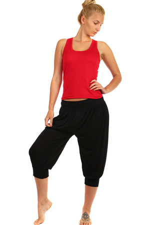 Pohodlné dámské 3/4 harémové kalhoty v různých barvách. Z hladkého elastického materiálu volného střihu