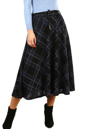 Dlouhá elegantní dámská sukně, áčkového střihu s kostkovaným nestárnoucím vzorem. Na stranách jsou dvě