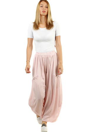 Letní dámské vzdušné kalhoty širšího střihu s kapsami. Jednobarevné provedení. Pružný pas s všitou gumou,