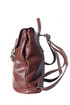 Jednobarevný kožený dámský batoh s přezkami