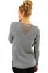 Pletený svetr s průstřihy na zádech