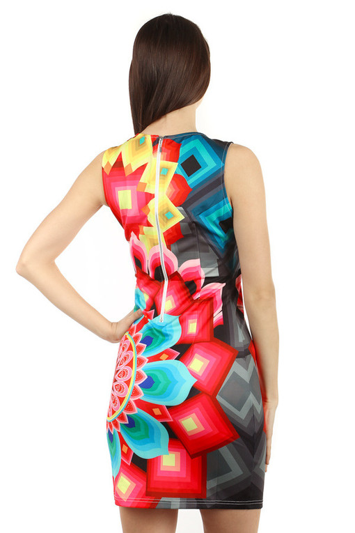 Moderní šaty s orientálním vzorem