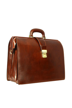 Luxusní velký kožený kufřík pro pány je vkusný a praktický doplněk v drsném obchodním světě. Je vyroben z
