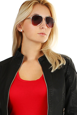 Stylové sluneční brýle Pilot s tenkými obroučkami. Dodávány s různěbarevnými skly s UV filtrem, barva obrouček se