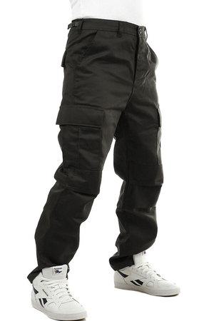 Pánské, dlouhé kalhoty kapsáče v jednobarevném provedení jsou vyrobené z kvalitního pevného materiálu. Kalhoty s