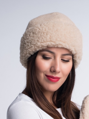 Velmi teplá čepice z kvalitní 100% ovčí merino vlny Vám zaručí, že se nemusíte bát ani velmi studené zimy.